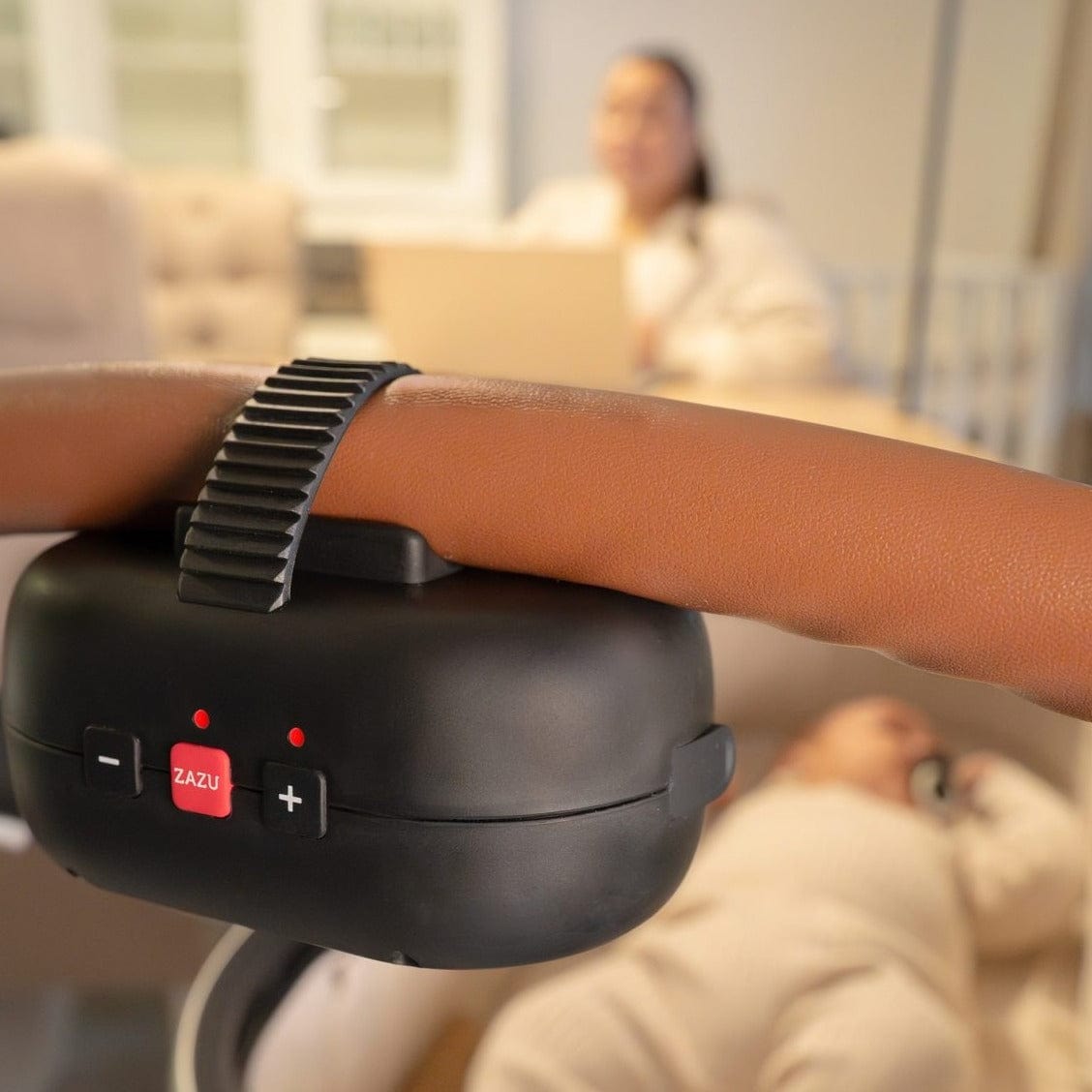 Zazu Mecedor de Coches Mecedor portátil recargable para coches con sensor de llanto / baby rocker ZA-ROCKER-01